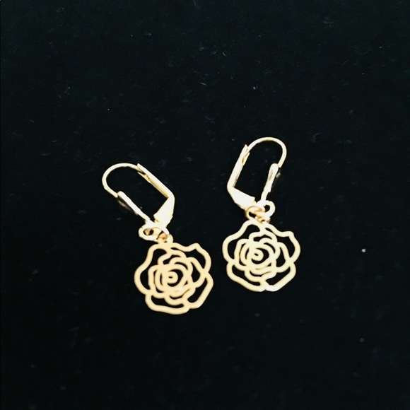 Sold🌺Brand new! Flower dangle earrings. - Picture 2 of 4